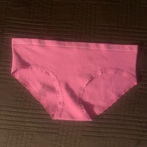 Selling Victoria’s Secret underwear nwt any questions ask 🌸😊